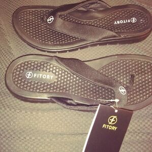 Size 8 black Fitory orthopedic flip flip sandles